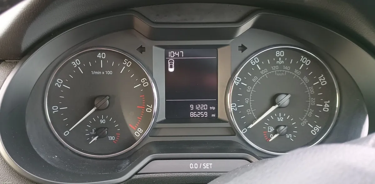 Skoda Octavia 1.2 tsi S petrol estate 2013 - Image 3