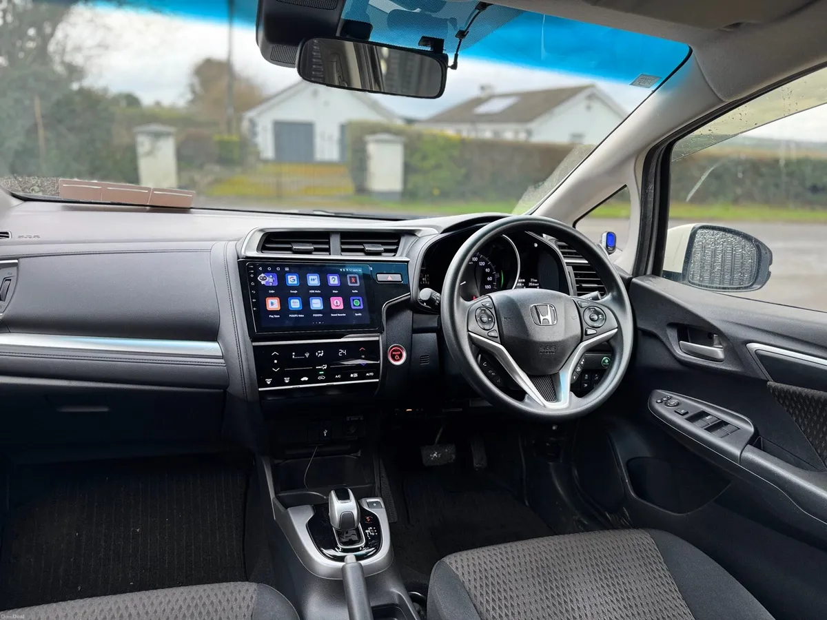 2018 HONDA FIT. 43K KMs ONLY. 2 YEAR NCT. AUTO 1.5 - Image 4