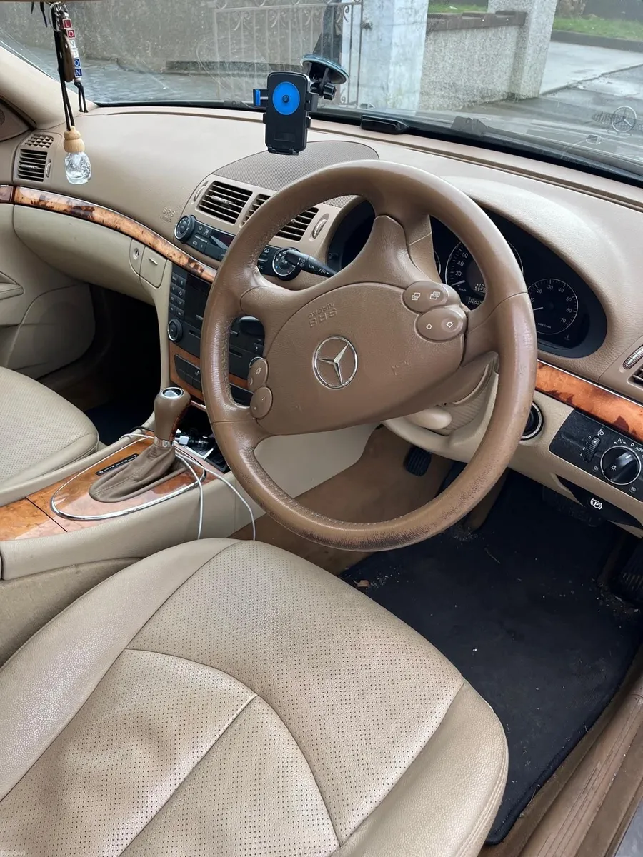 Mercedes-Benz E-Class 2007 - Image 2