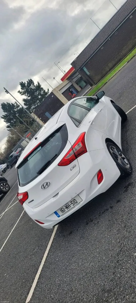 Hyundai i30 deluxe model Nct 02/27 - Image 3