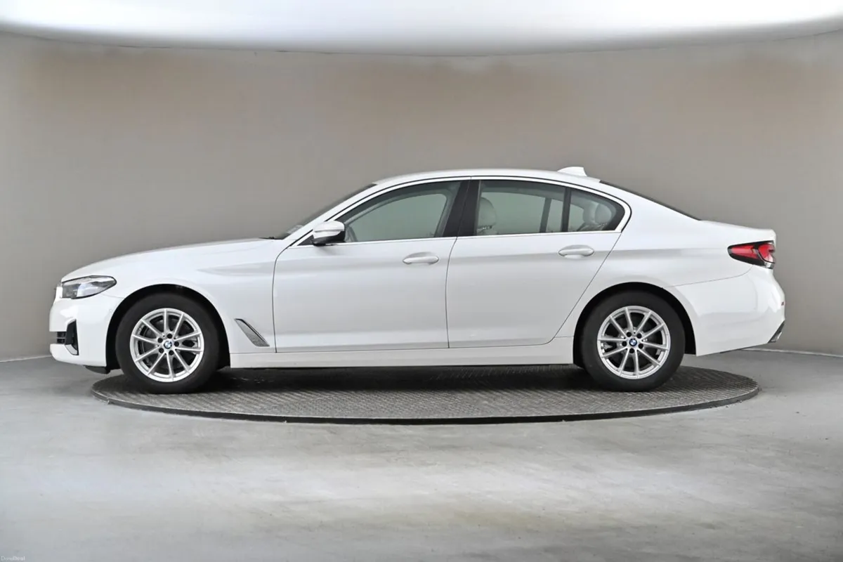 BMW 5-Series 520D SE **BEIGE LEATHER** - Image 5