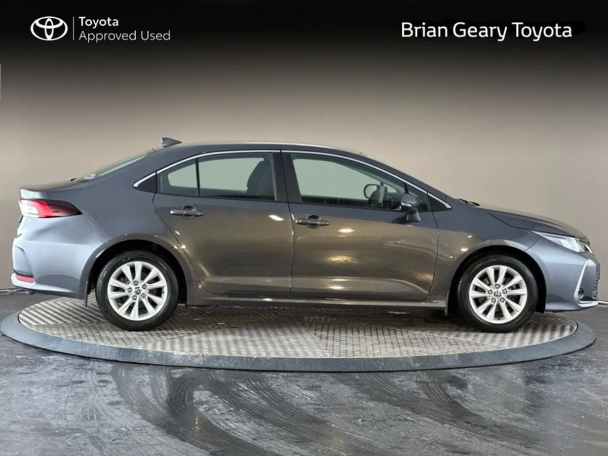 Toyota Corolla HYBRID LUNA SALOON - Image 3