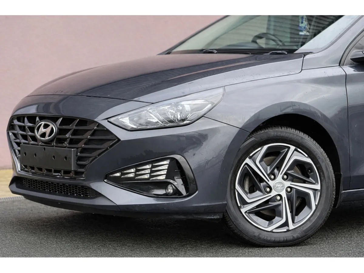 Hyundai i30 I 30 DELUXE 1.6 DIESEL HIGH SPEC - Image 3