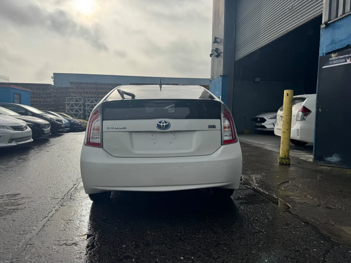 Toyota Prius - Image 4