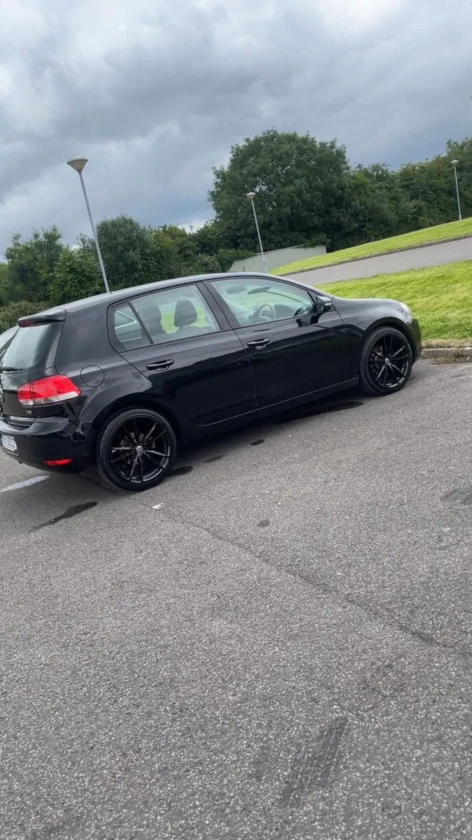 Volkswagen Golf 2010 - Image 3
