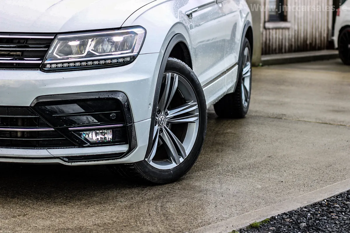 2019 VOLKSWAGEN TIGUAN R-LINE PAN ROOF - Image 2