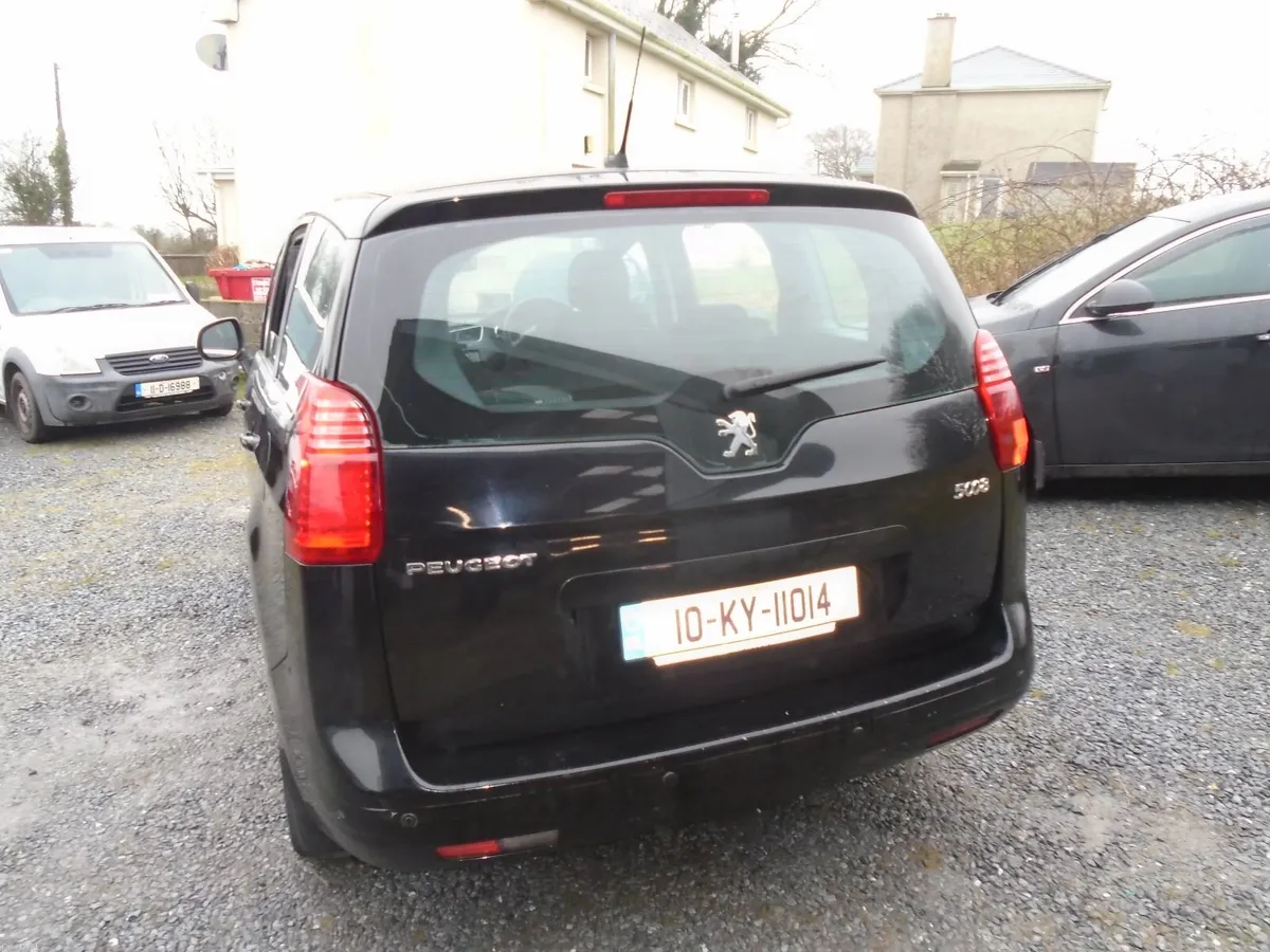 Peugeot 5008 2010 - Image 2