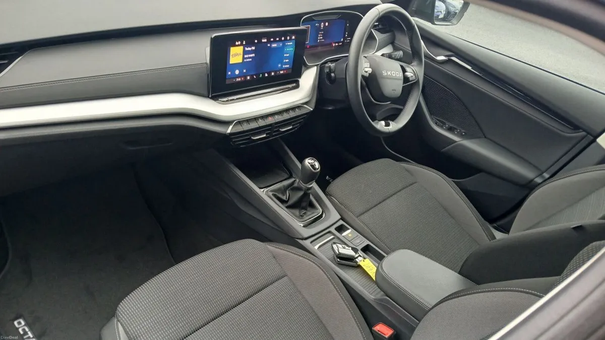 Skoda Octavia Selection 2.0TDI 115HP **REAR VIEW C - Image 3