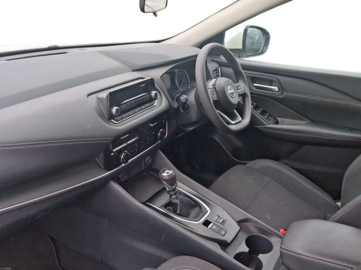 Nissan Qashqai 1.3 PET MILD HYBRID XE - Image 4