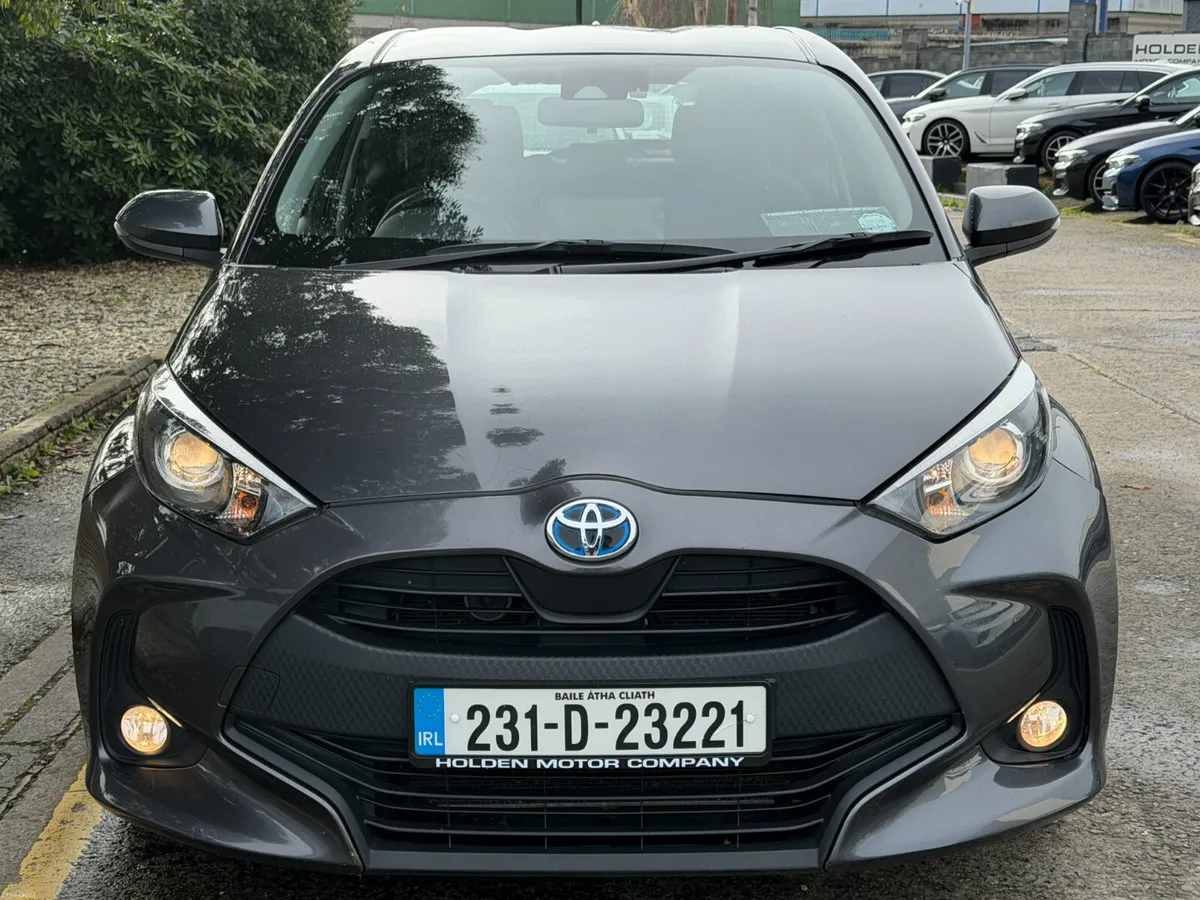 Toyota Yaris 2023..APPLE CARPLAY..REAR CAMERA - Image 4