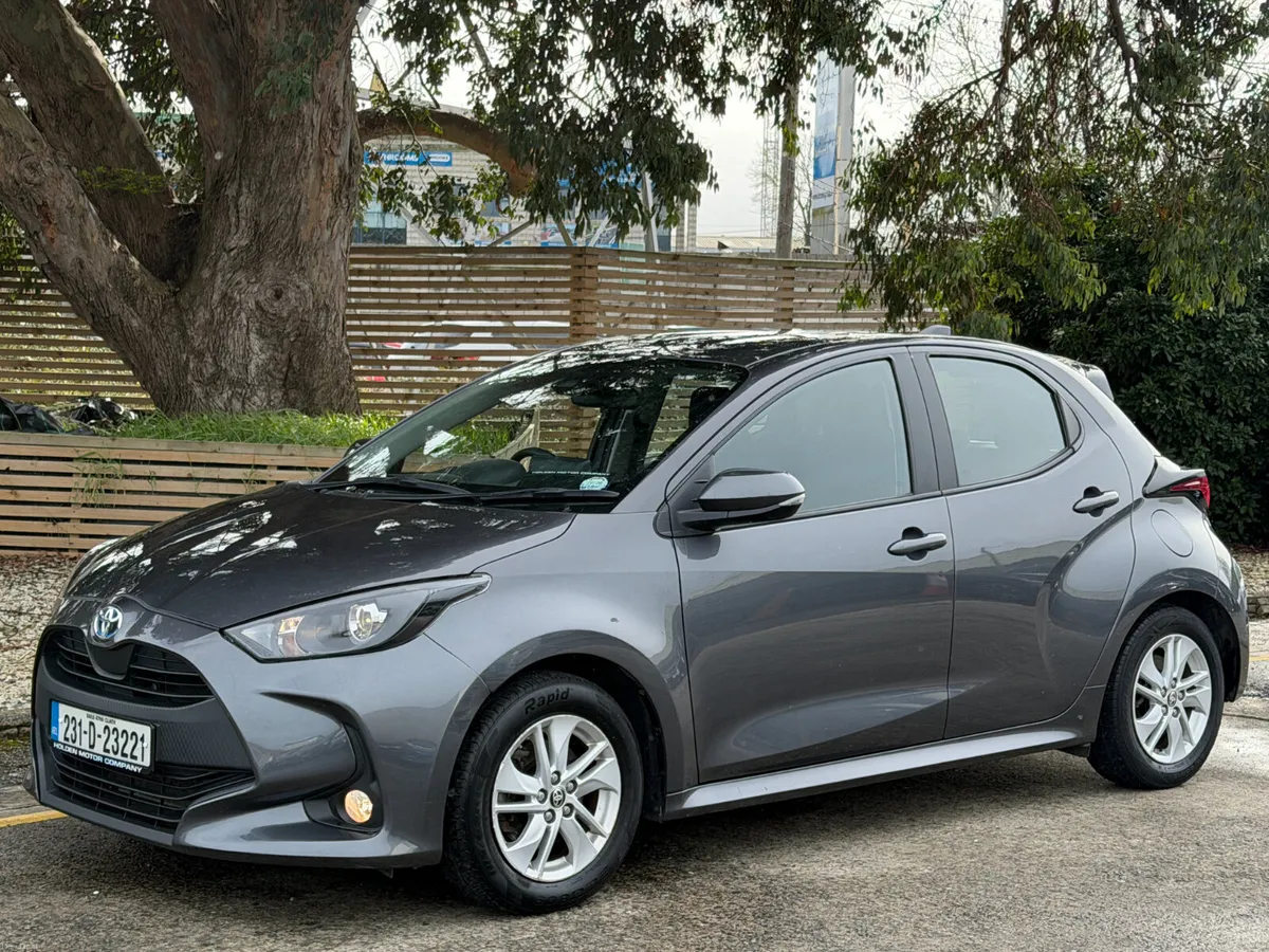 Toyota Yaris 2023..APPLE CARPLAY..REAR CAMERA - Image 3