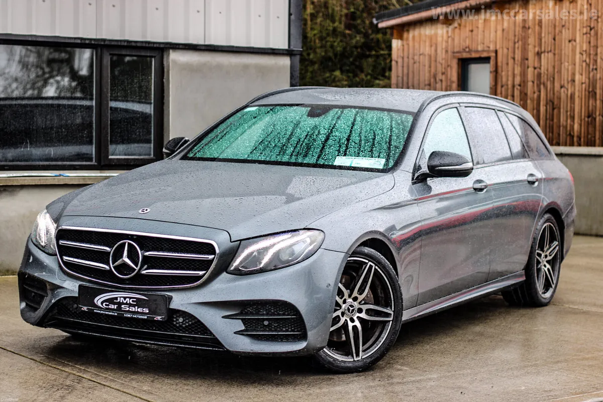 2018 7 SEATER MERCEDES BENZ  E220D AMG LINE - Image 1