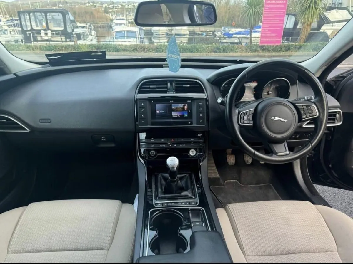 Jaguar XE 2016 - Image 3