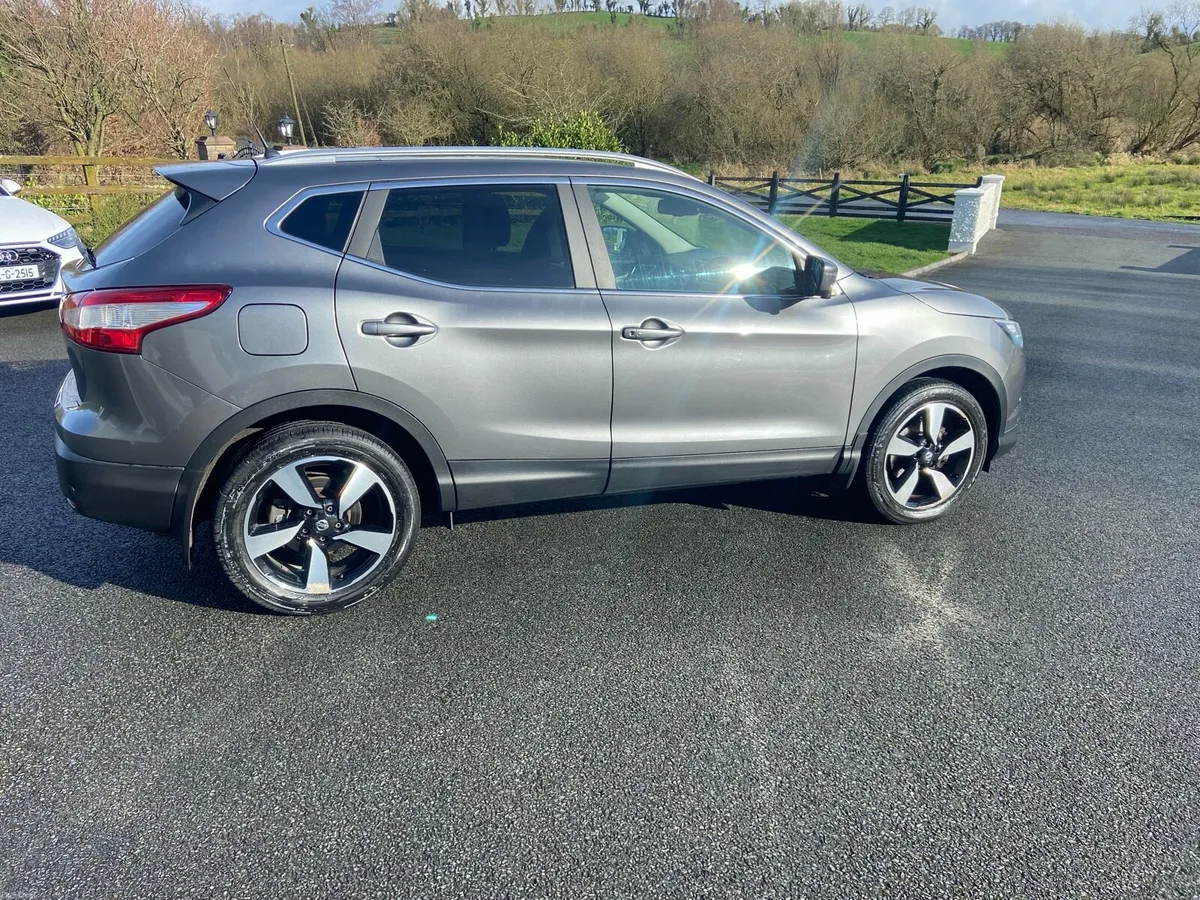 Nissan Qashqai 1.2 Sv premium - Image 1
