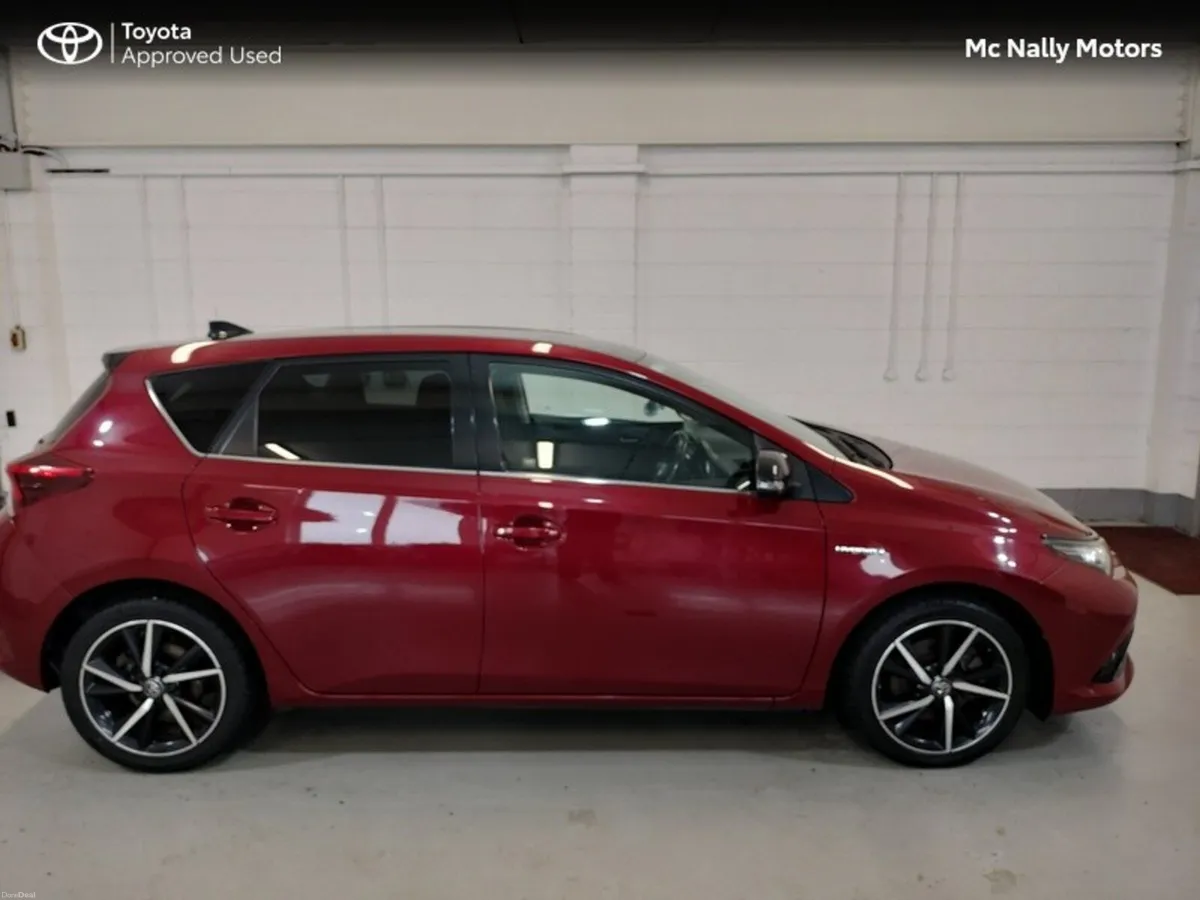 Toyota Auris HYBRID LUNA SPORT - Image 4