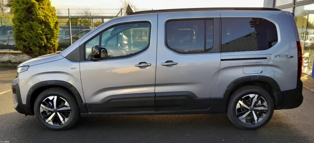 Wheelchair Taxi Peugeot Rifter Horizon GT Line - Image 4