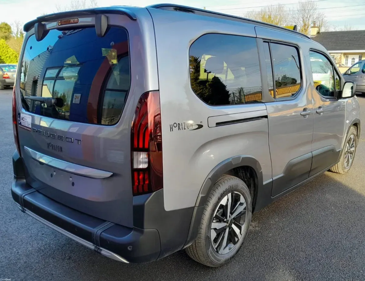 Wheelchair Taxi Peugeot Rifter Horizon GT Line 262 - Image 6