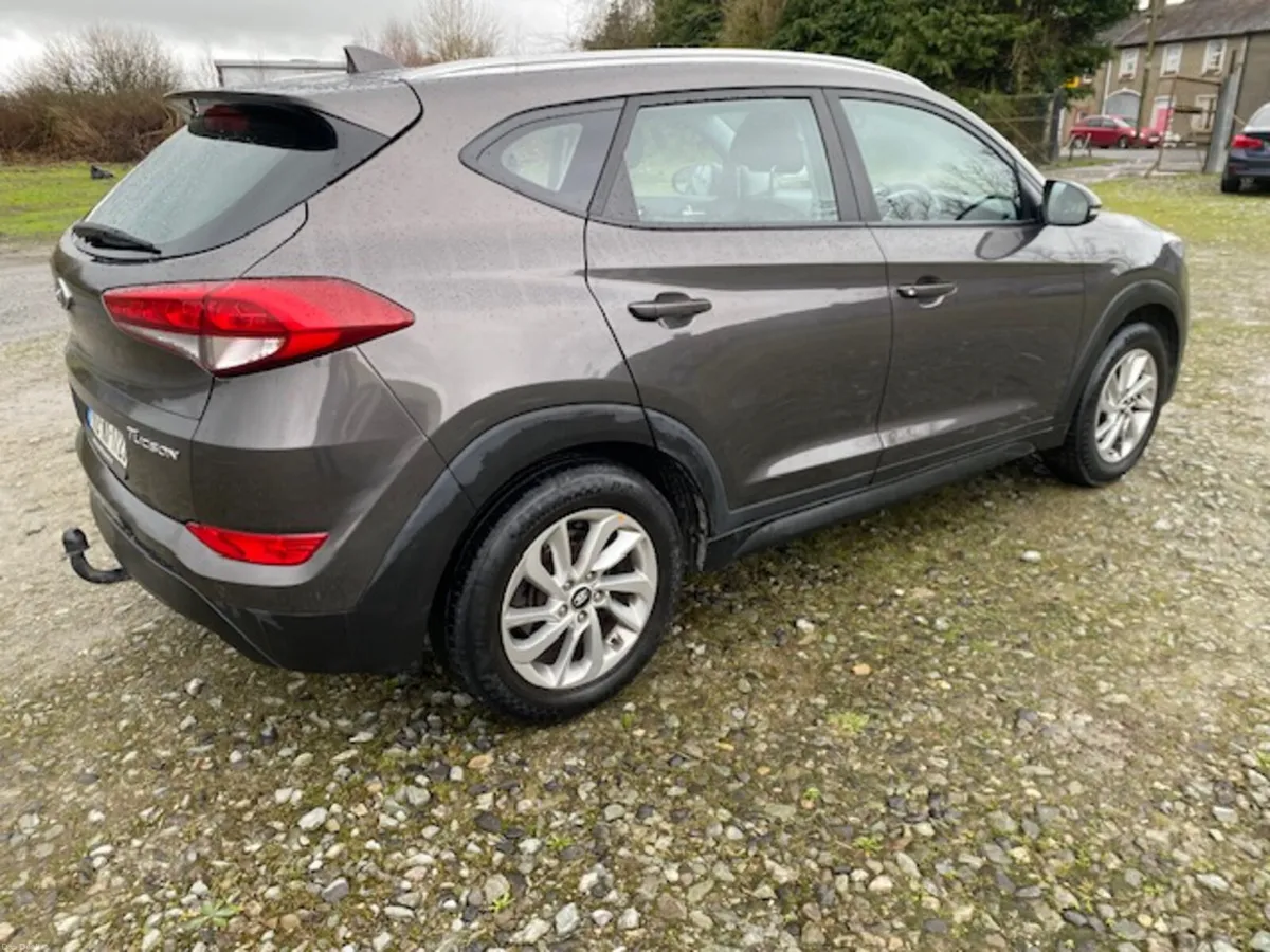 172 Hyundai Tuscon SE - Image 2