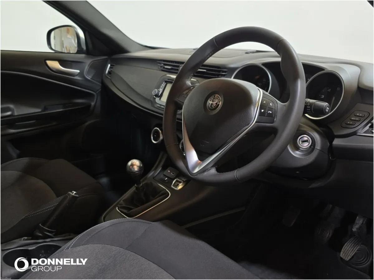 Alfa Romeo Giulietta Hatchback Sport - Image 4