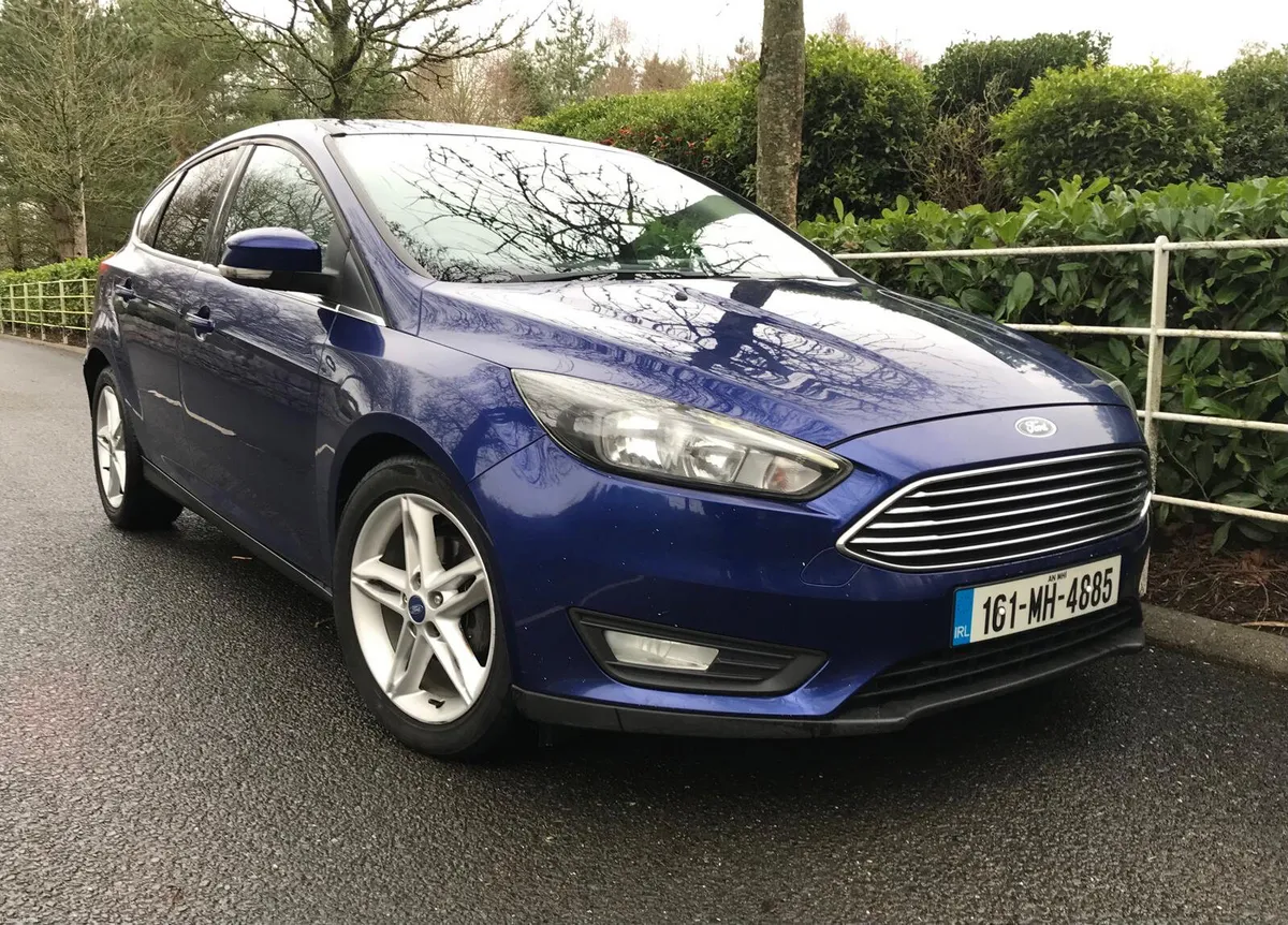 Ford Focus 1.5 TDCi  Zetec PowerShift - Image 2