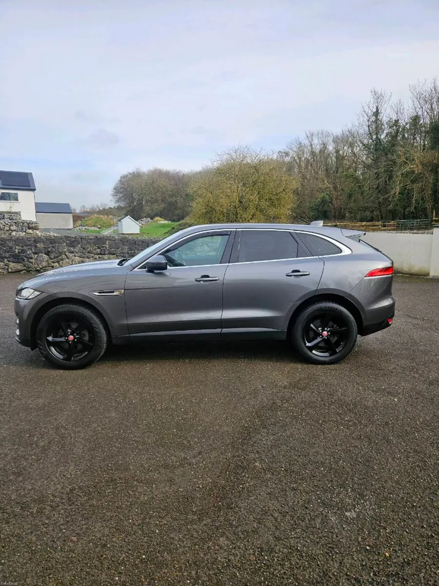 Jaguar F-Pace 2.0D Auto - Image 4