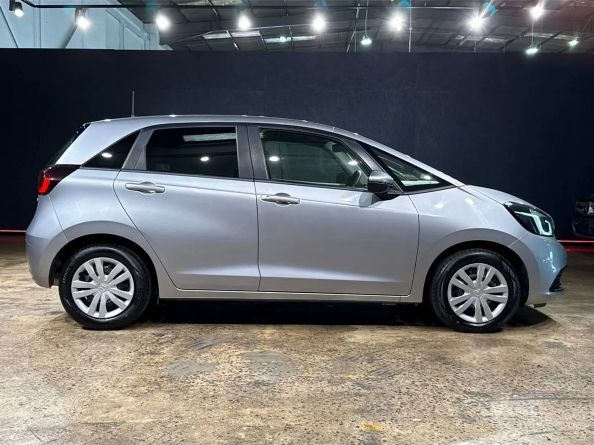 Honda Fit 1.5 HYBRID - PUSH START/STOP BUTTON - RA - Image 3