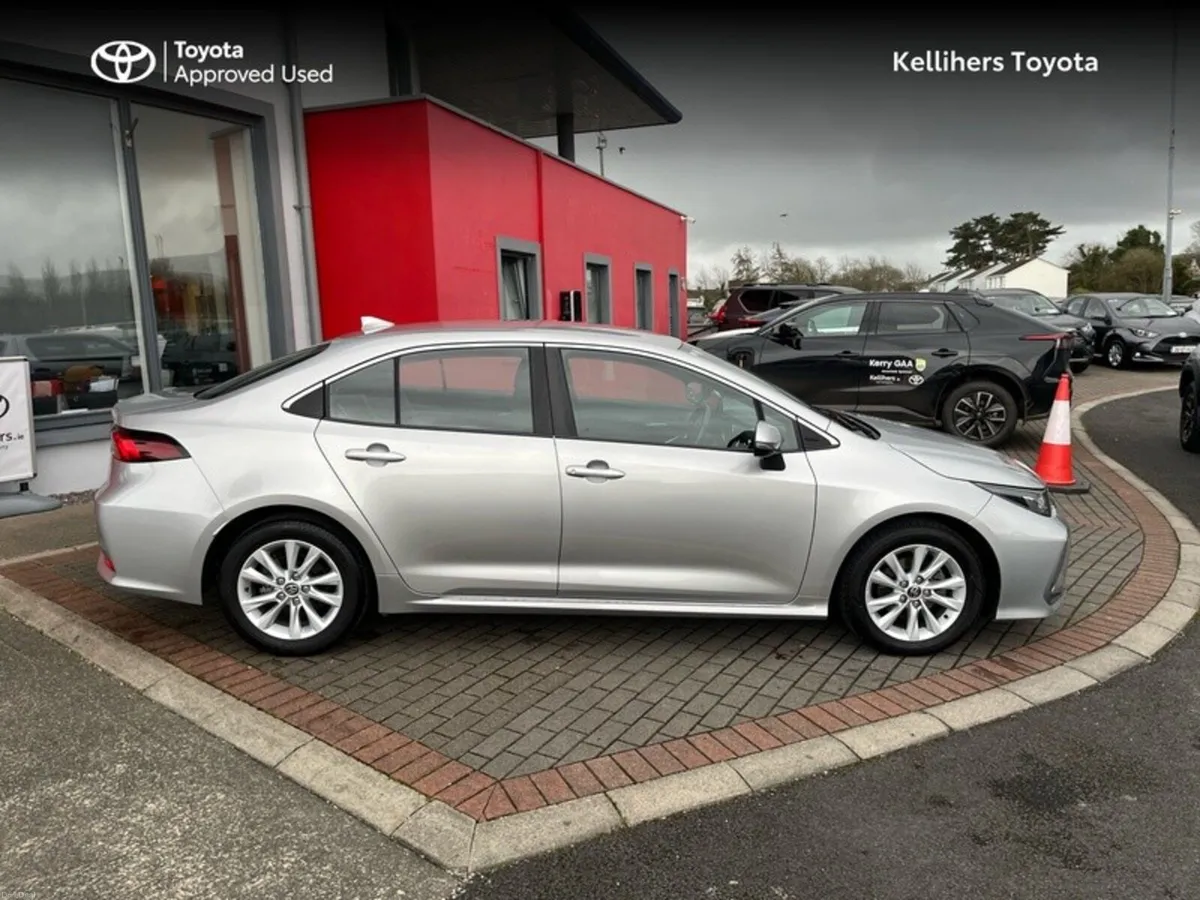 Toyota Corolla HYBRID ELECTRIC LUNA - Image 3