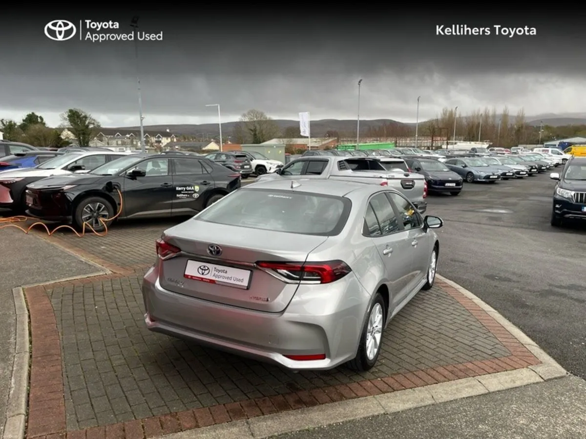 Toyota Corolla HYBRID ELECTRIC LUNA - Image 2