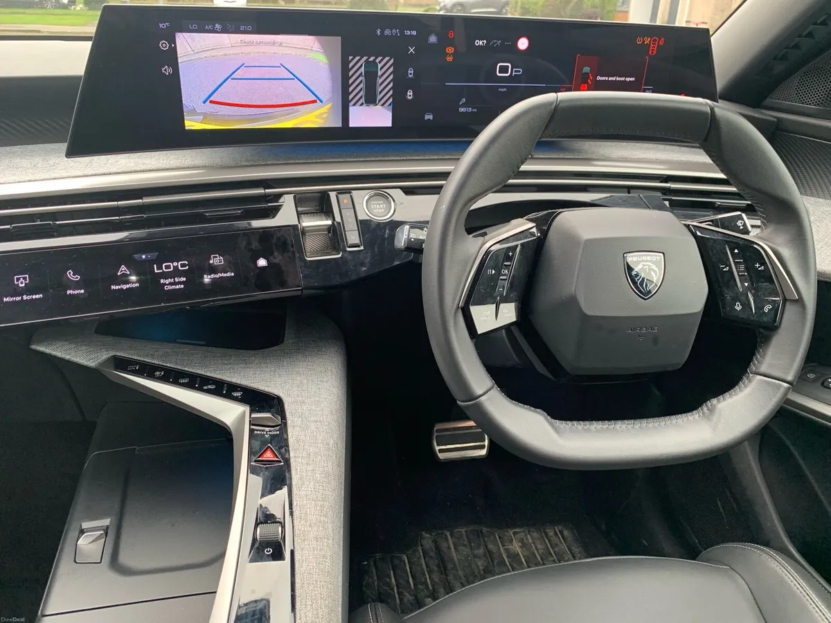 2024  Peugeot 3008 hybrid - Image 2