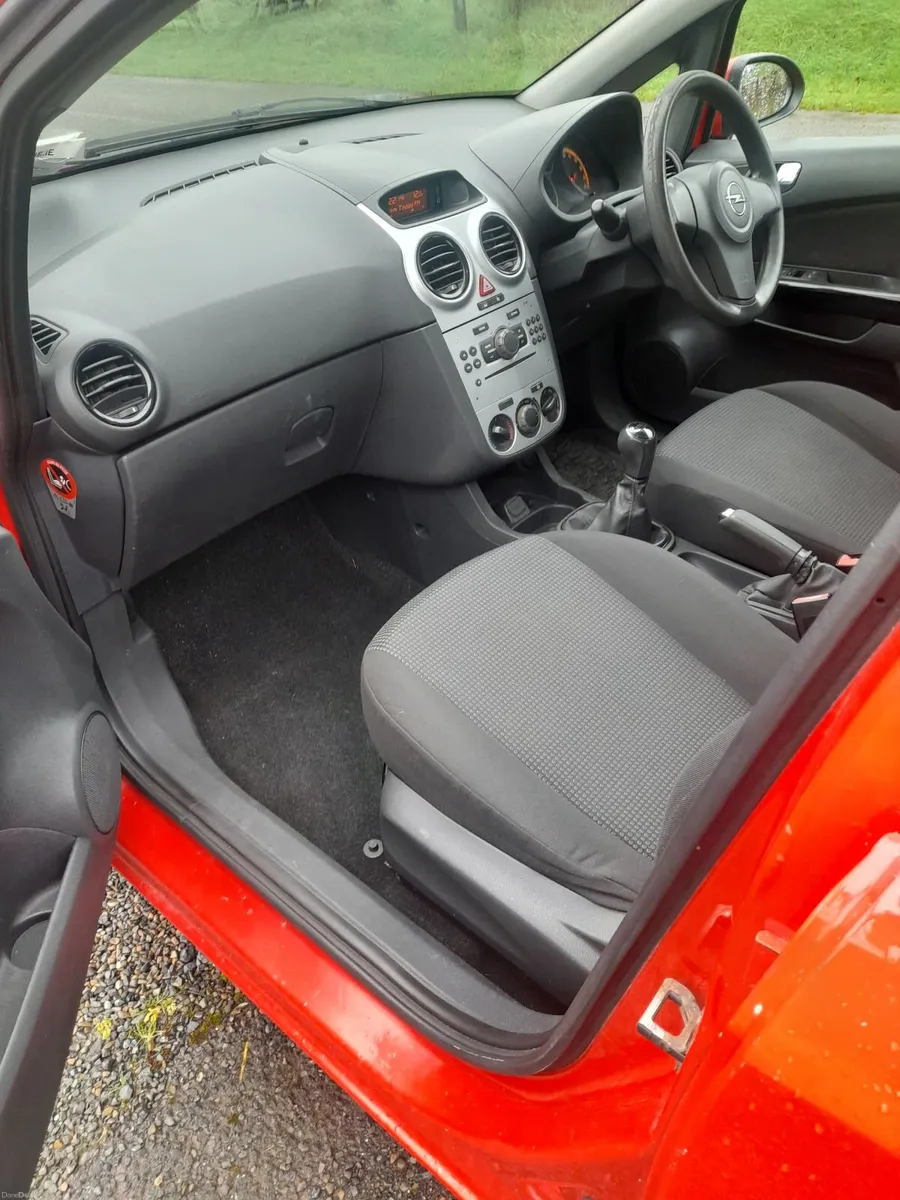 Opel Corsa 2011 - Image 2