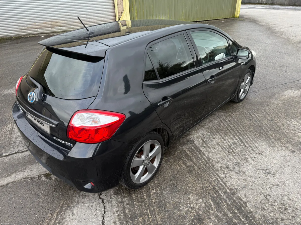 12 Toyota Auris hybrid automatic - Image 1