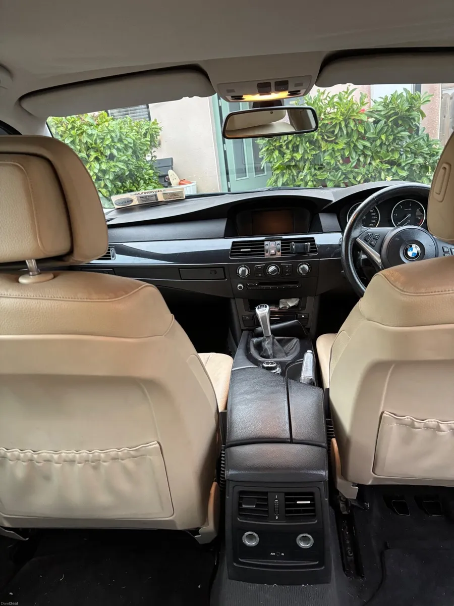 BMW 5-Series 2010 - Image 3