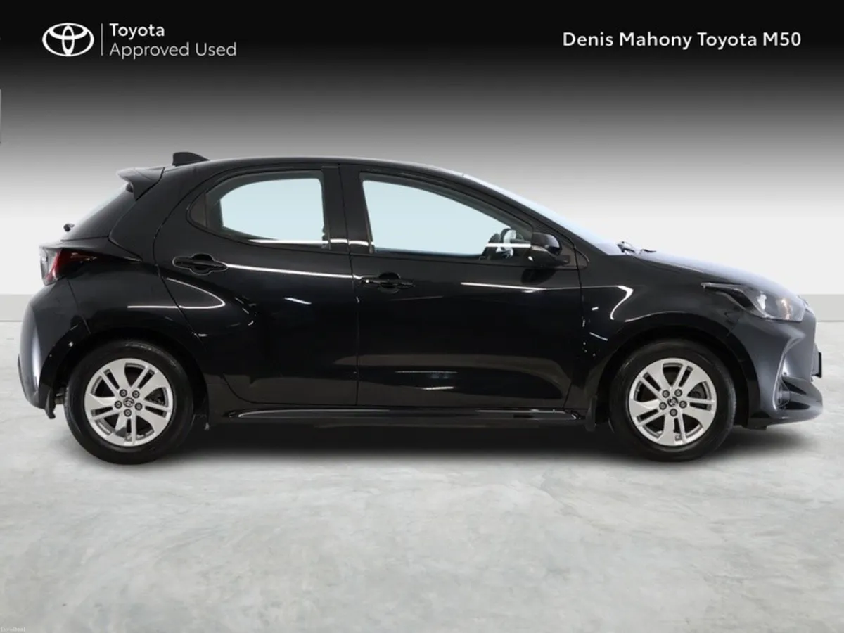 Toyota Yaris Luna Hybrid - Image 3