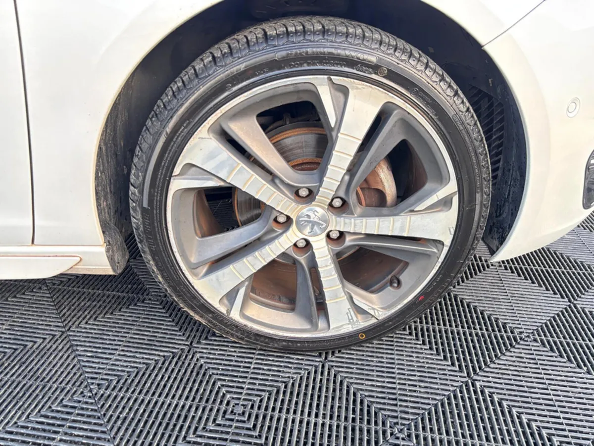 Peugeot 308 Peugeot 308 Gt-line 1.2 petrol, auto, - Image 3