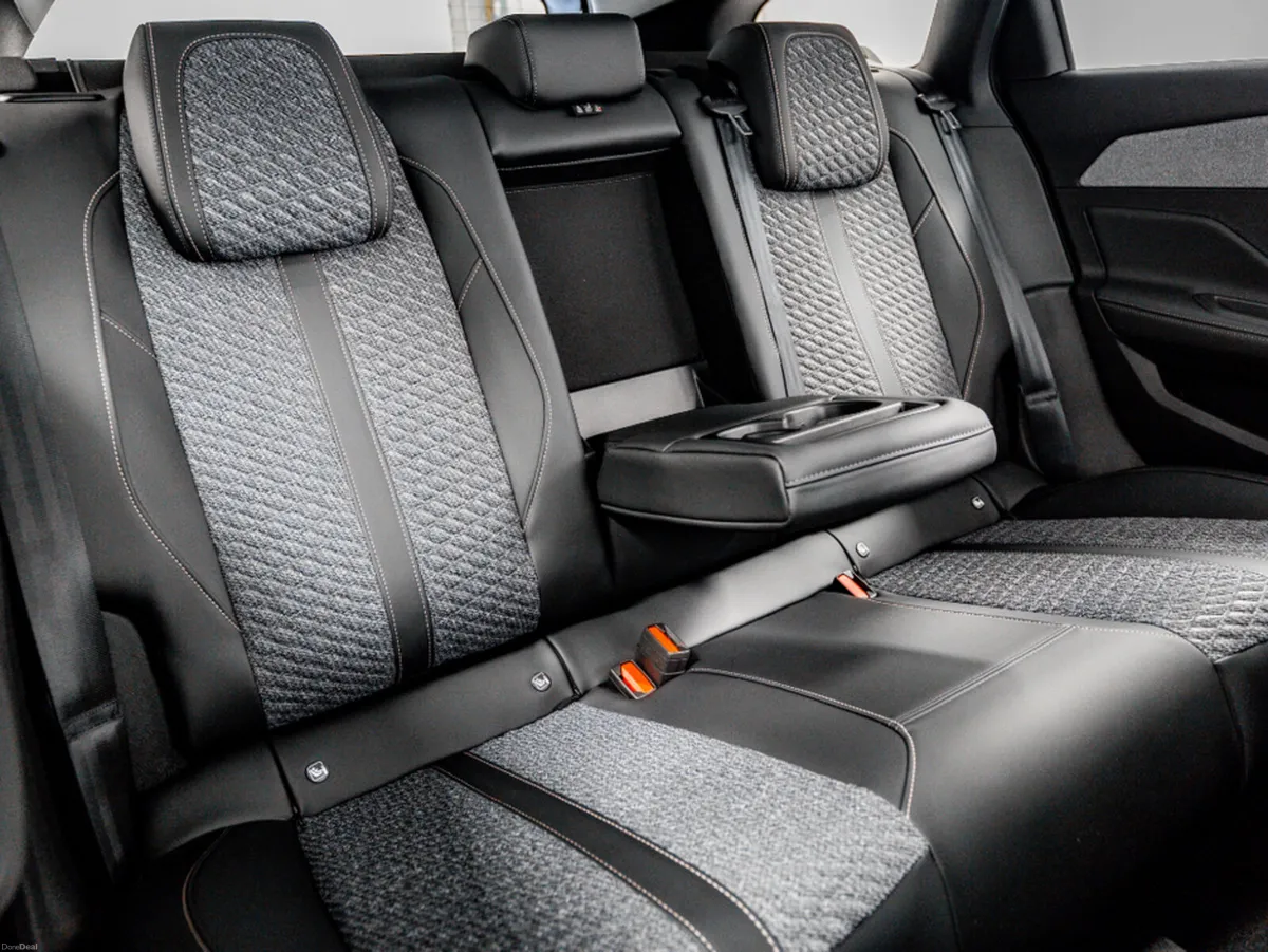 Peugeot 308 SW Allure Hybrid Auto 145HP - Image 4