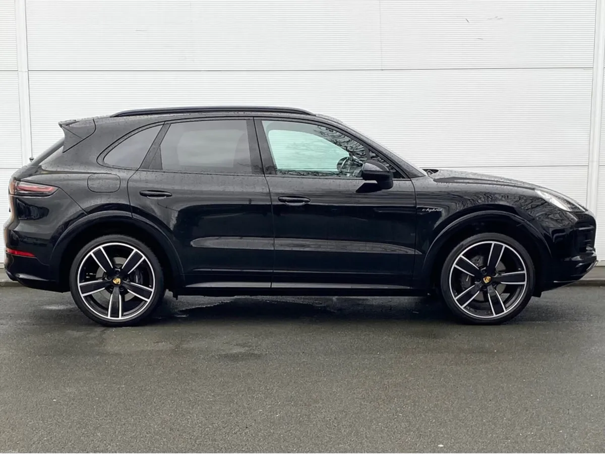 Porsche Cayenne PLATINUM EDITION E-HYBRID 5DR AUTO - Image 3