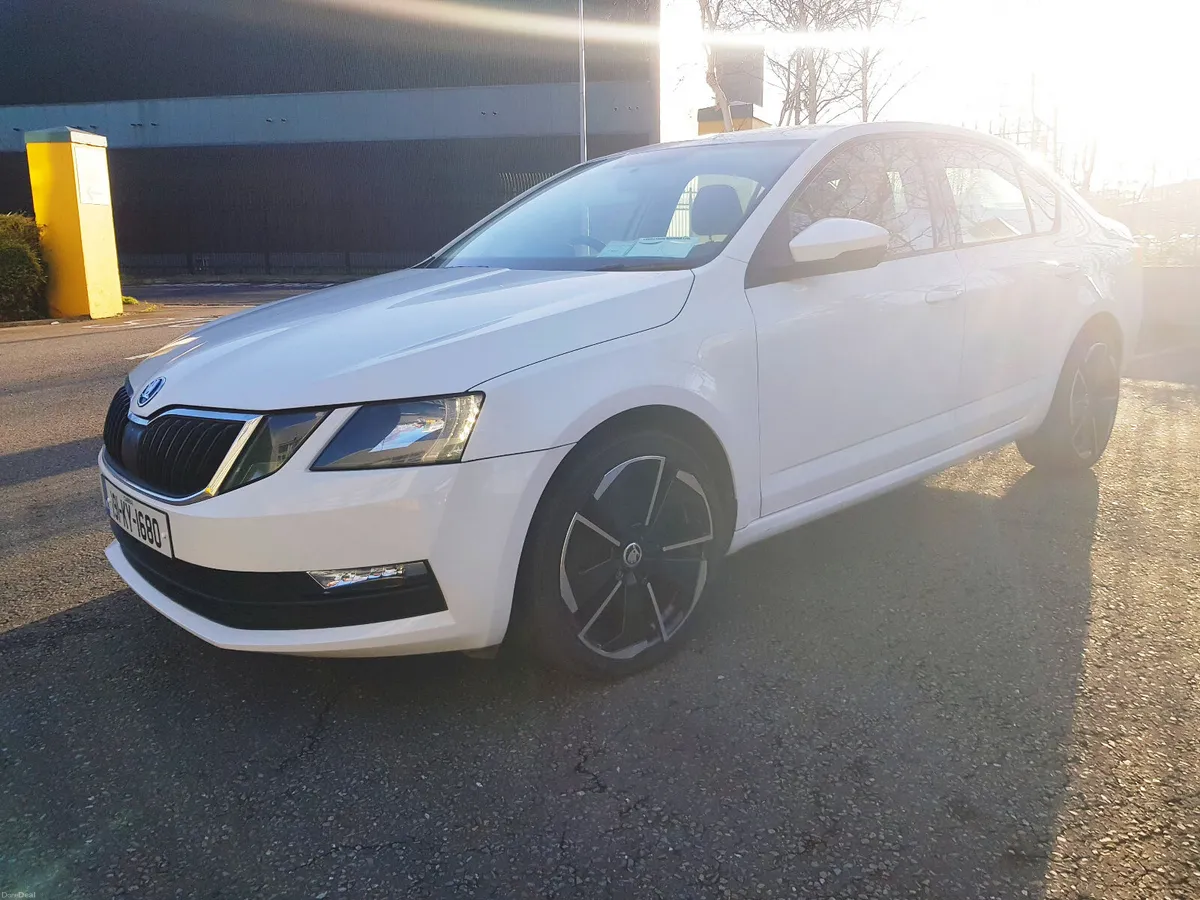 191 SKODA OCTAVIA New NCT Warranty AS NEW CAR - Image 4