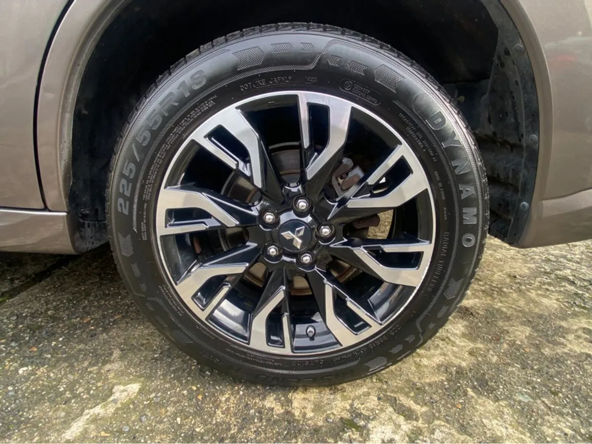 Mitsubishi Outlander PHEV @WALTONS GARAGE RANELAGH - Image 4