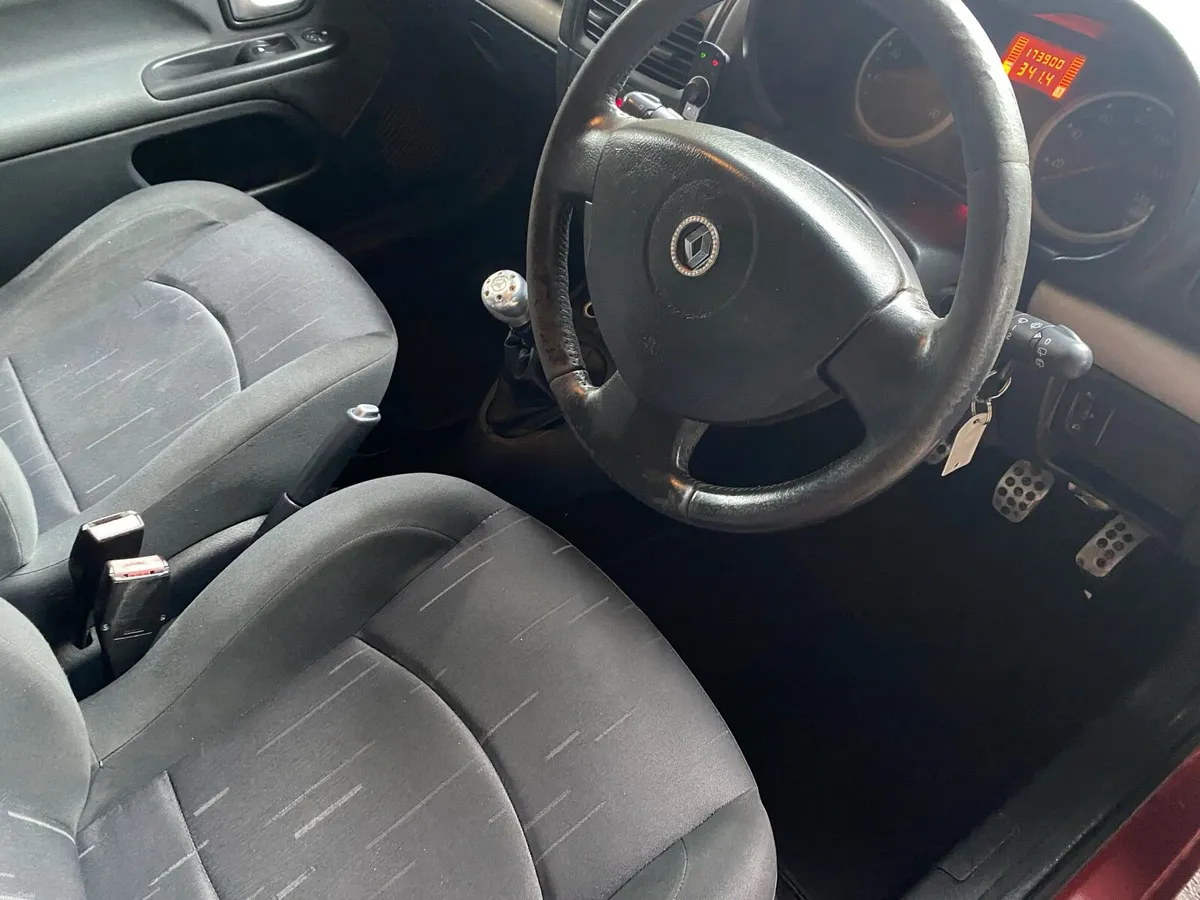 RENAULT CLIO 3 NEW NCT 2027 CAR IS NEW MINT - Image 2