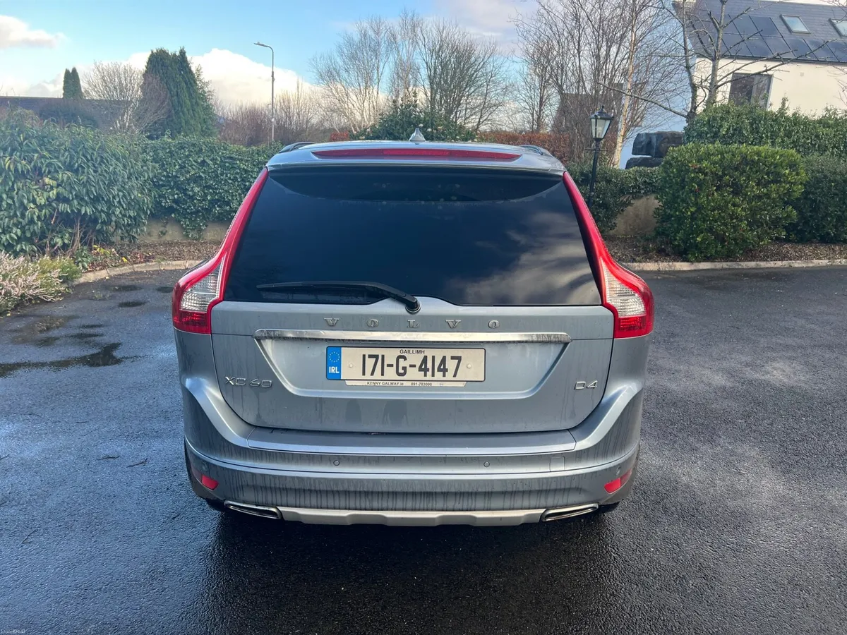 Volvo XC60 2017 - Image 2