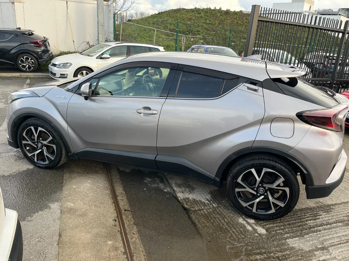 TOYOTA C-HR 2017, 1.8 HYBRID AUTO LOW KM HIGH SPEC - Image 4