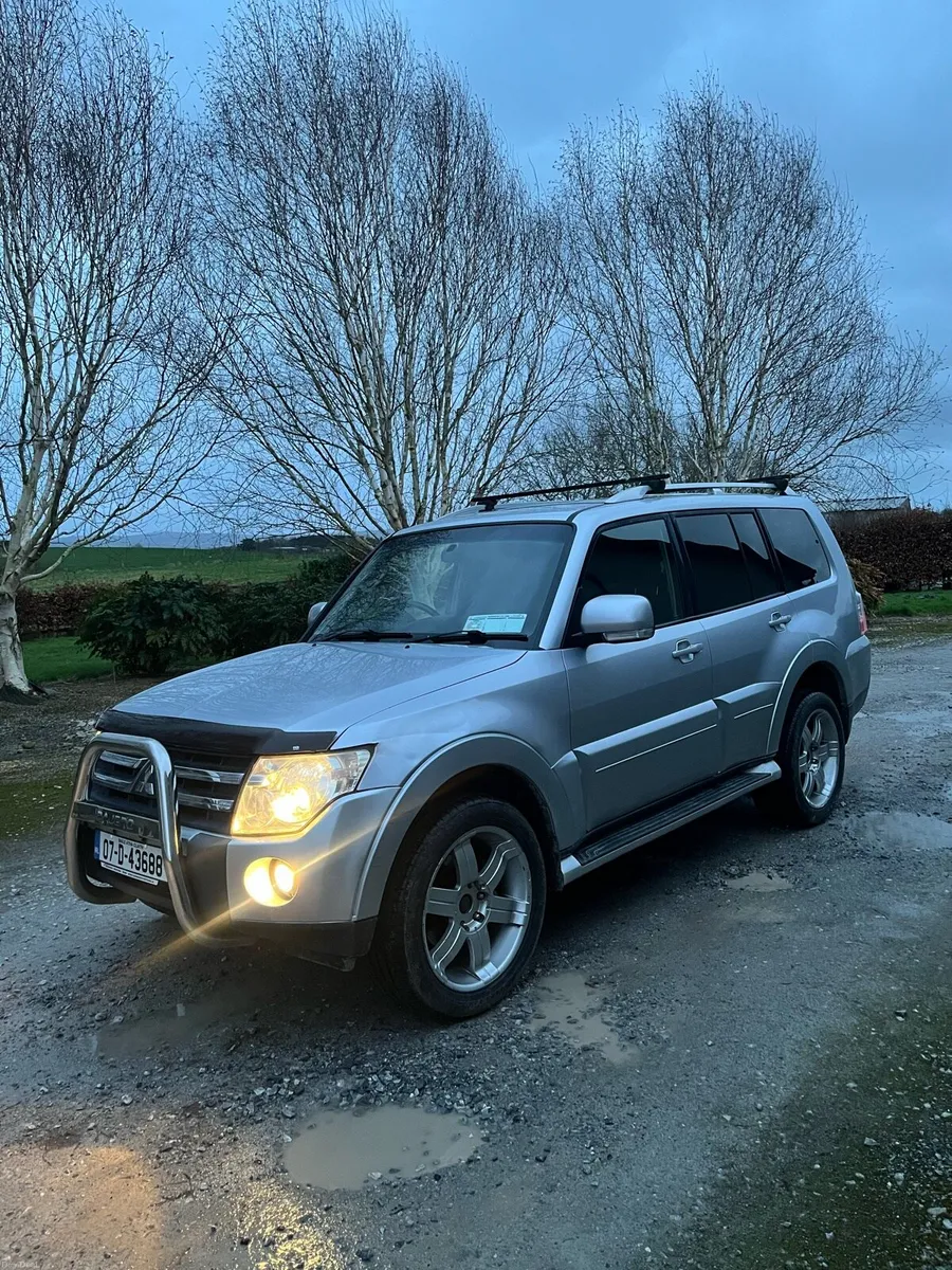 Automatic 2007 pajero - Image 2