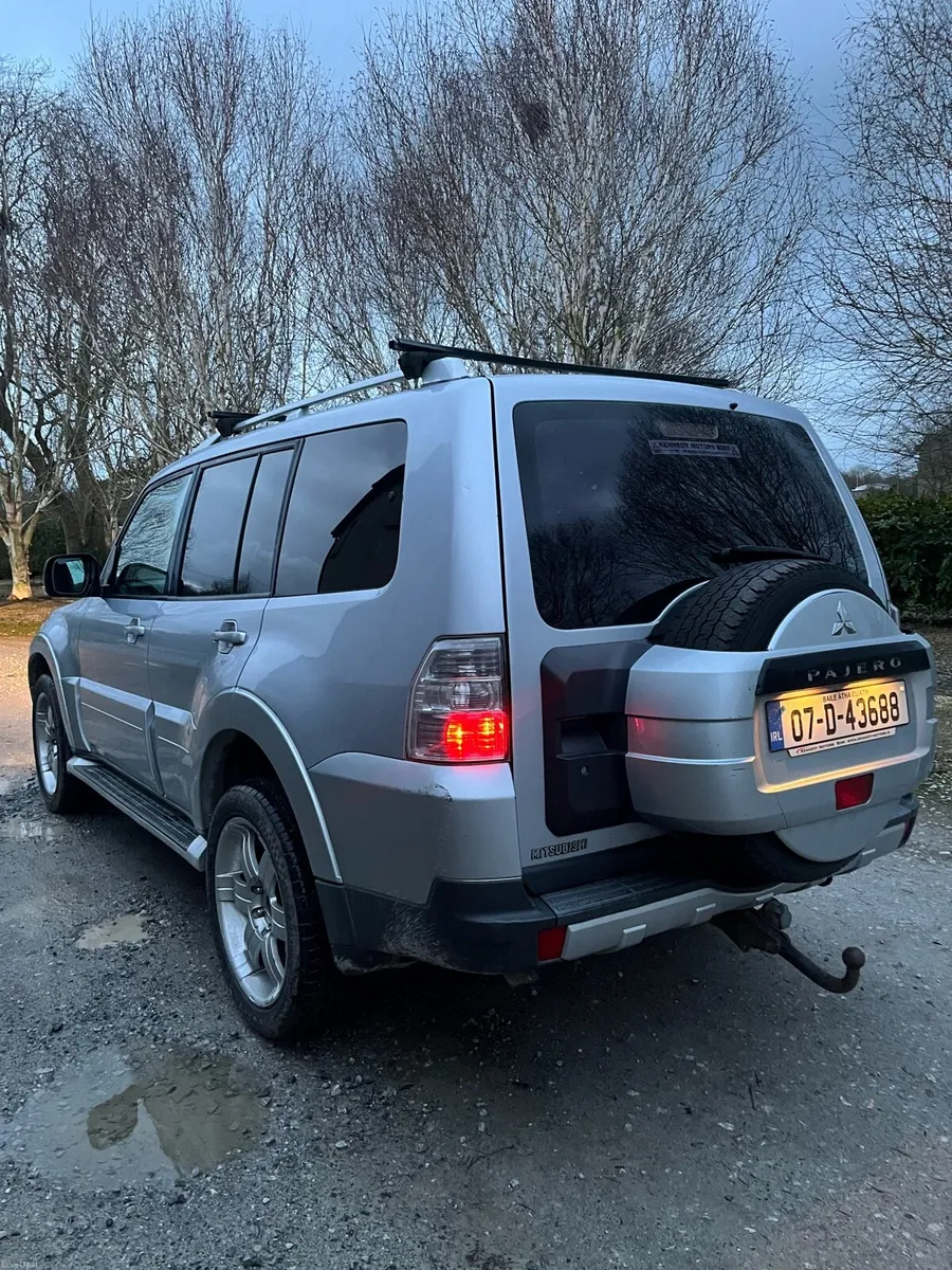 Automatic 2007 pajero - Image 4