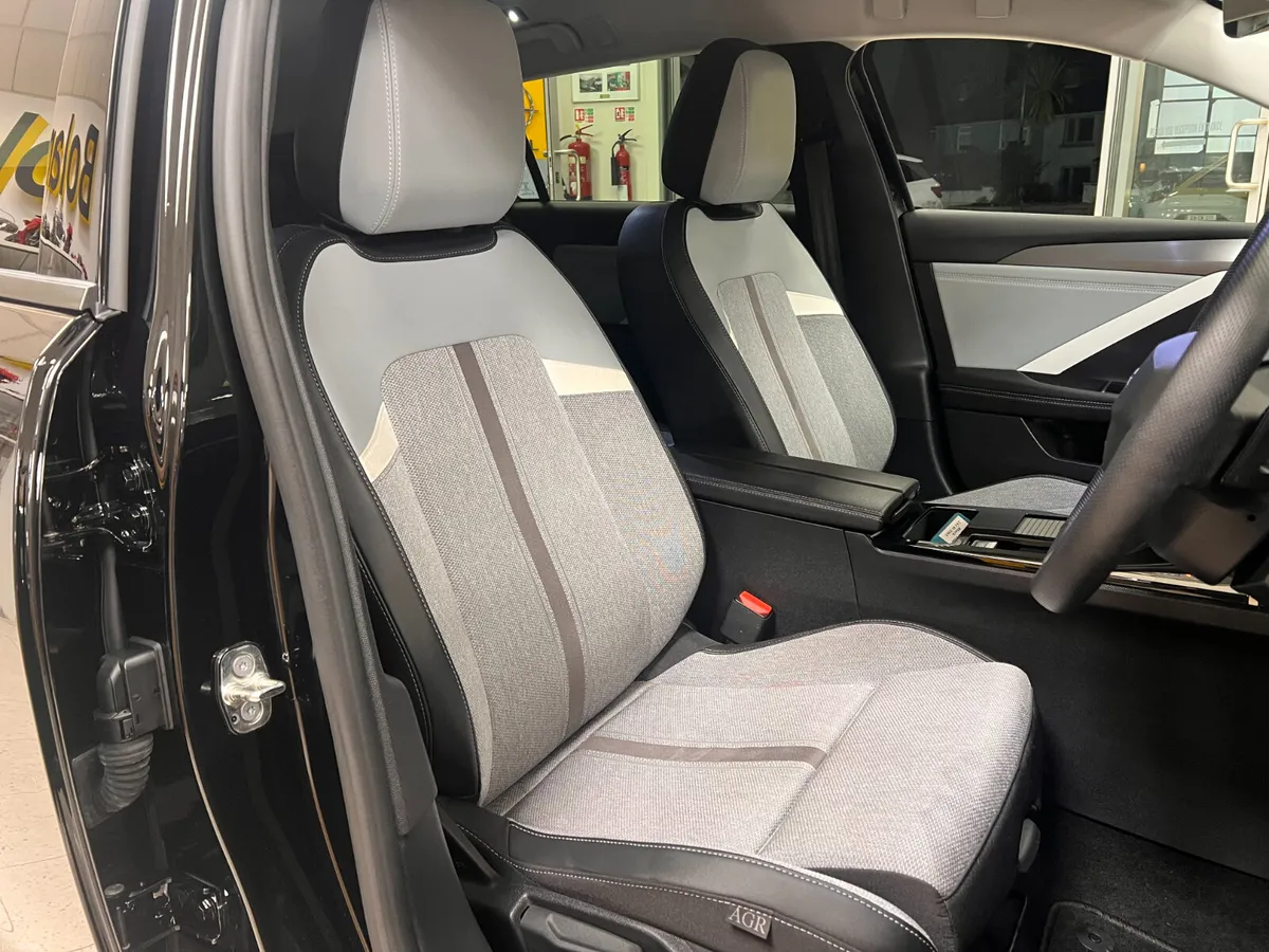 2024 AUTOMATIC DIESEL Sports Tourer ELEGANCE As Ne - Image 3