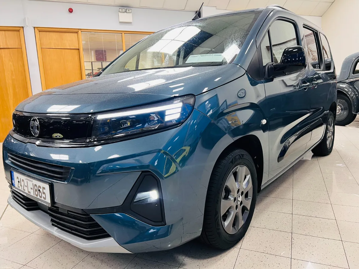 5 Seat Only 2700 Kms ULTIMATE Spec As Brand New - Image 1