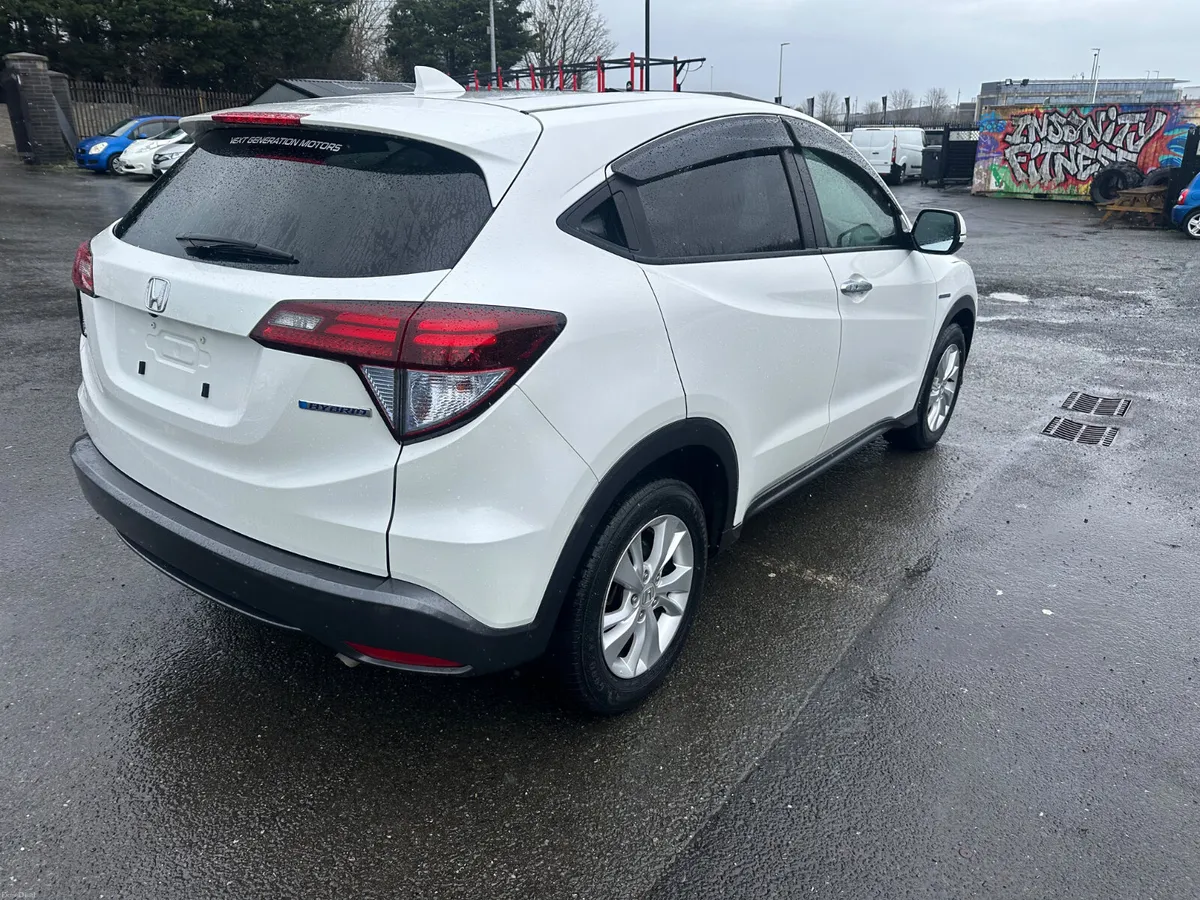 2014 HONDA VEZEL HYBRID 1.5L  AUTOMATIC LOW MILESI - Image 4