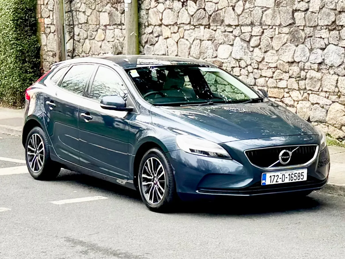 Volvo V40 2017!! MOMENTUM!!ONLY 44K MLS!!! - Image 2