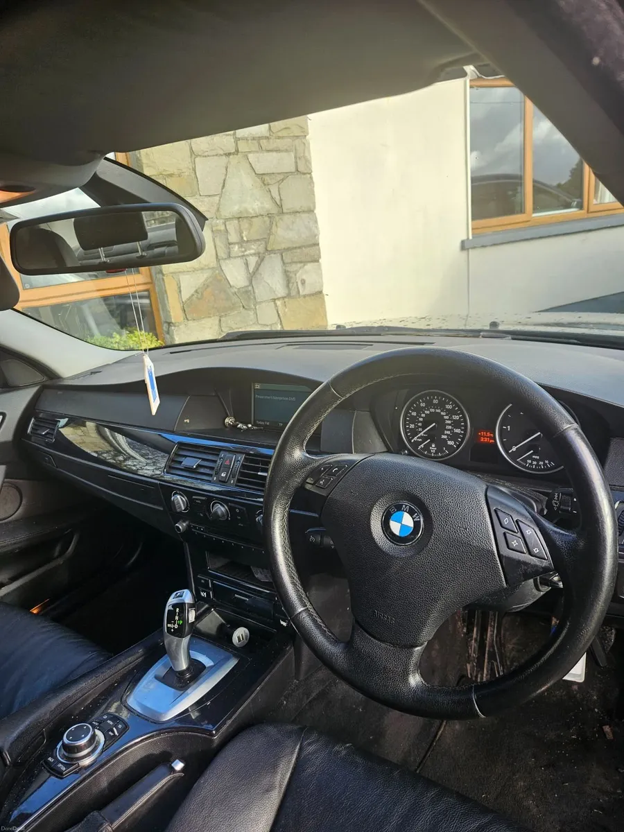 BMW 5-Series 2010 - Image 1