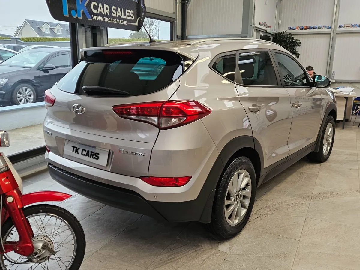 17 HYUNDAI TUCSON 1.7 DIESEL COMFORT - Image 2