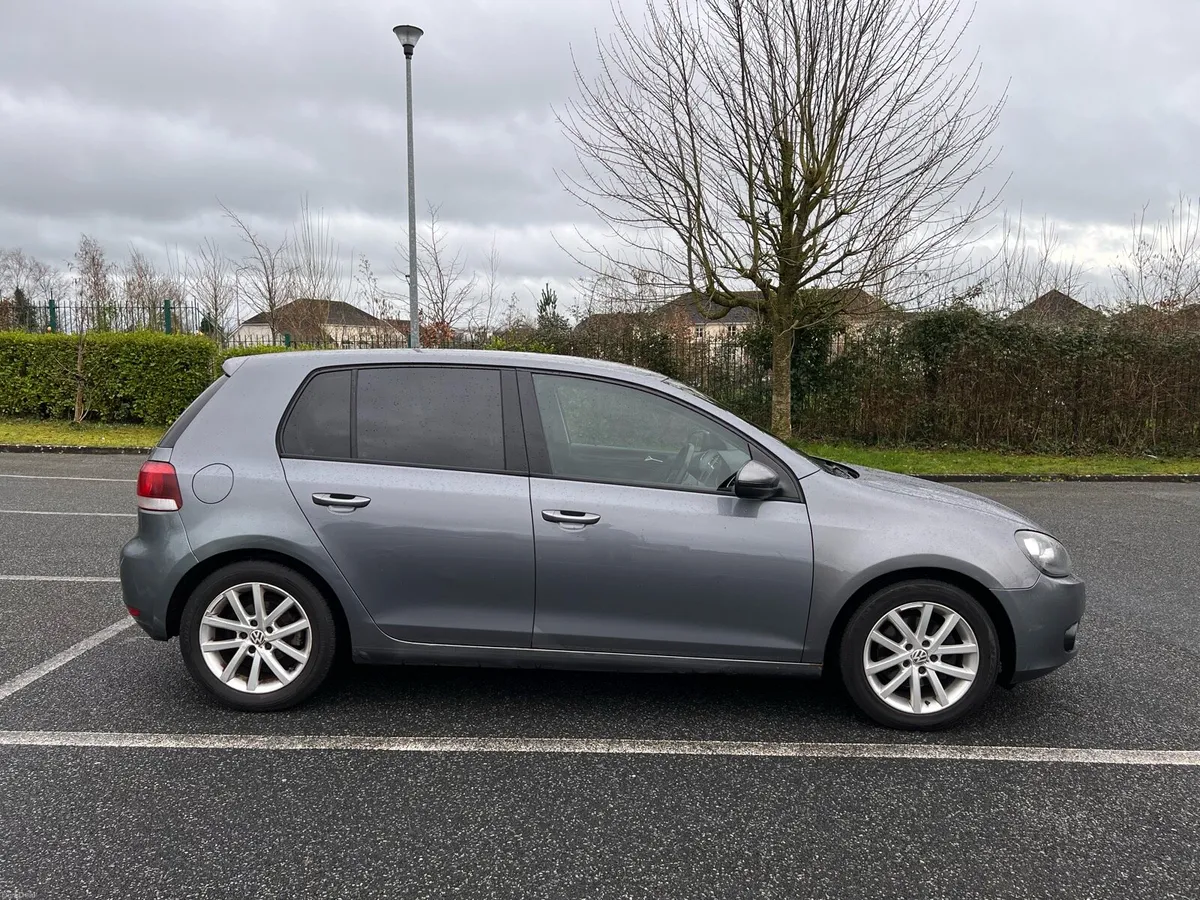 Volkswagen Golf 2010 - Image 2